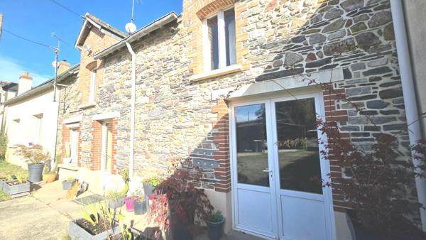 Longère d'environ 195m², 4 chambres, terrain 1350 m²