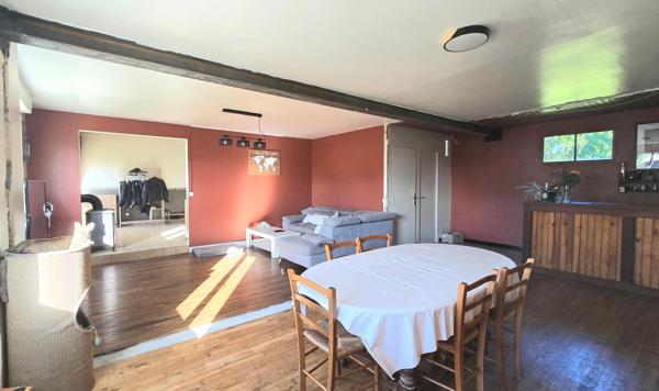 Longère d'environ 195m², 4 chambres, terrain 1350 m²