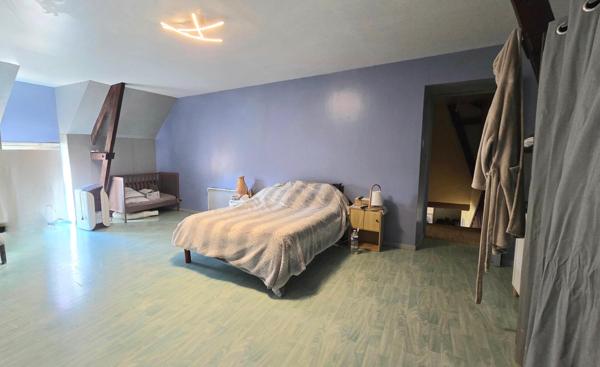 Longère d'environ 195m², 4 chambres, terrain 1350 m²