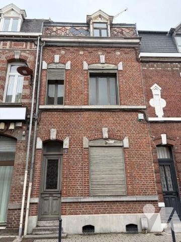 Maison idéalement située en centre-ville - proche gare, transports, écoles, et commerces