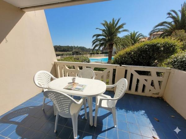 EMPLACEMENT IDEAL AU BORD DU LAC