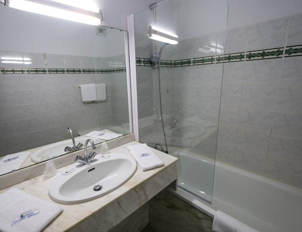 EMPLACEMENT IDEAL AU BORD DU LAC