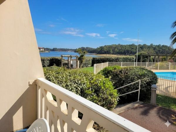 EMPLACEMENT IDEAL AU BORD DU LAC