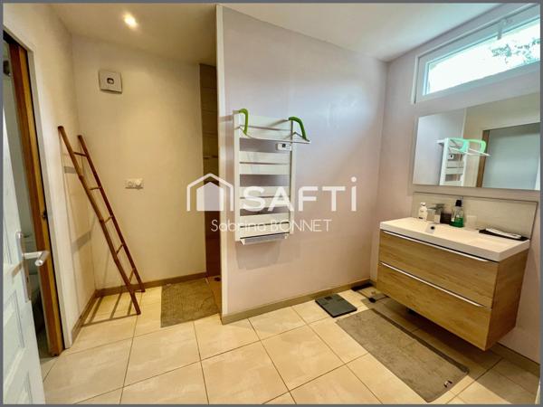 Maison de 153m² avec exploitation de fraises/ framboises ( clients professionnels et particuliers).