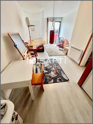 Maison de 153m² avec exploitation de fraises/ framboises ( clients professionnels et particuliers).