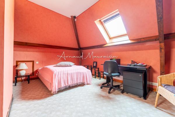 Maison familiale lumineuse avec de beaux volumes