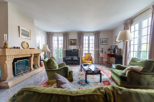 Maison familiale lumineuse avec de beaux volumes