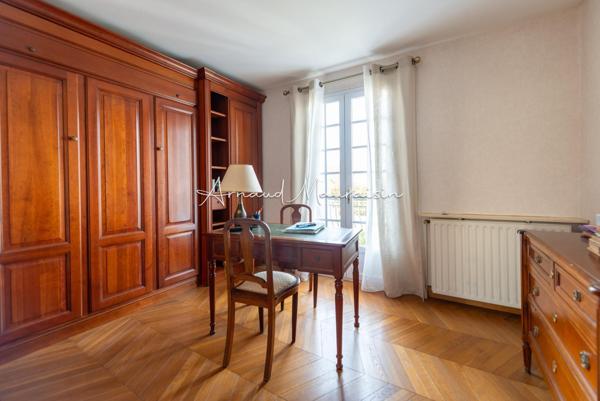 Maison familiale lumineuse avec de beaux volumes