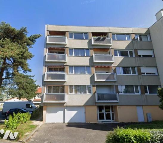 A VENDRE - REZE - Mahaudières - Au 3ème étage- Appartement T4 d'env 71.87m² avec cave et parking.