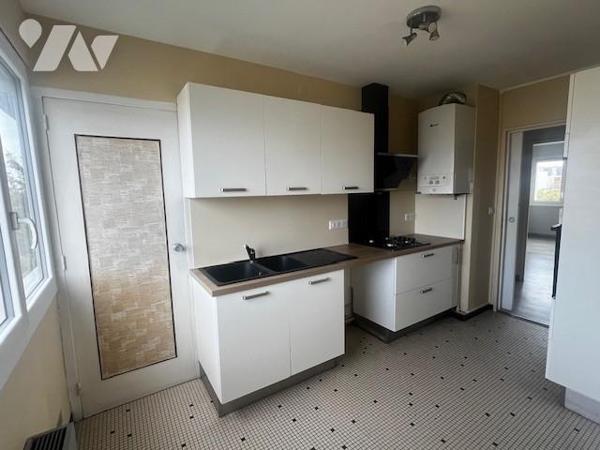 A VENDRE - REZE - Mahaudières - Au 3ème étage- Appartement T4 d'env 71.87m² avec cave et parking.