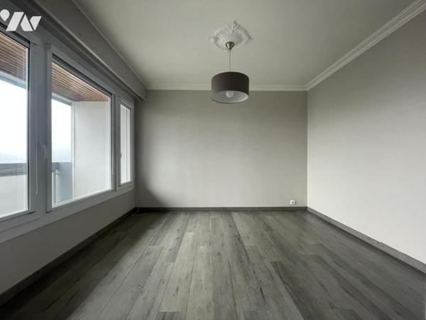 A VENDRE - REZE - Mahaudières - Au 3ème étage- Appartement T4 d'env 71.87m² avec cave et parking.