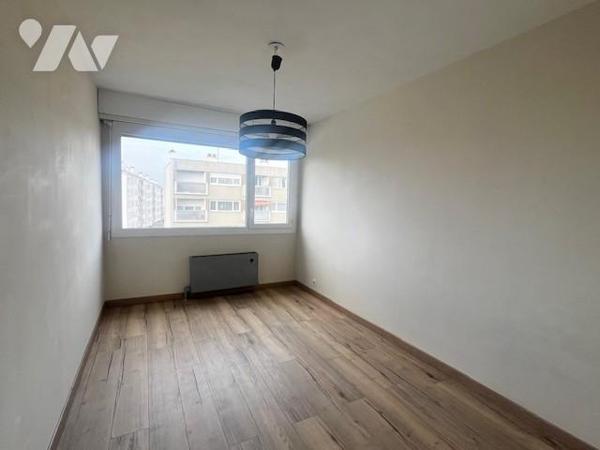 A VENDRE - REZE - Mahaudières - Au 3ème étage- Appartement T4 d'env 71.87m² avec cave et parking.