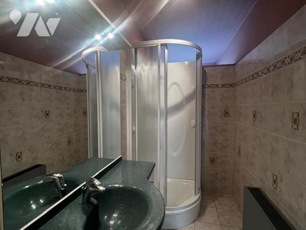 A VENDRE - REZE - Mahaudières - Au 3ème étage- Appartement T4 d'env 71.87m² avec cave et parking.