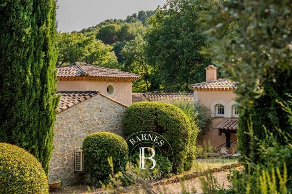 Sillans-la-Cascade, Propriété 7 Chambres -  340 m² à vendre