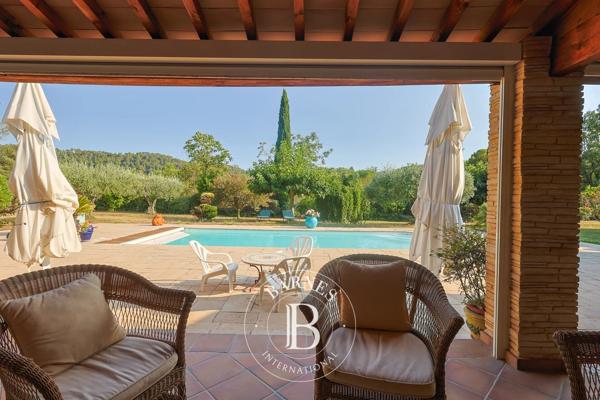 Sillans-la-Cascade, Propriété 7 Chambres -  340 m² à vendre