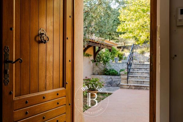 Sillans-la-Cascade, Propriété 7 Chambres -  340 m² à vendre