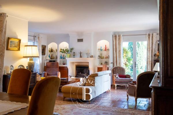 Sillans-la-Cascade, Propriété 7 Chambres -  340 m² à vendre