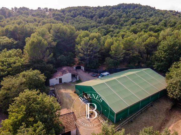 Sillans-la-Cascade, Propriété 7 Chambres -  340 m² à vendre