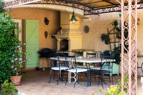 Sillans-la-Cascade, Propriété 7 Chambres -  340 m² à vendre