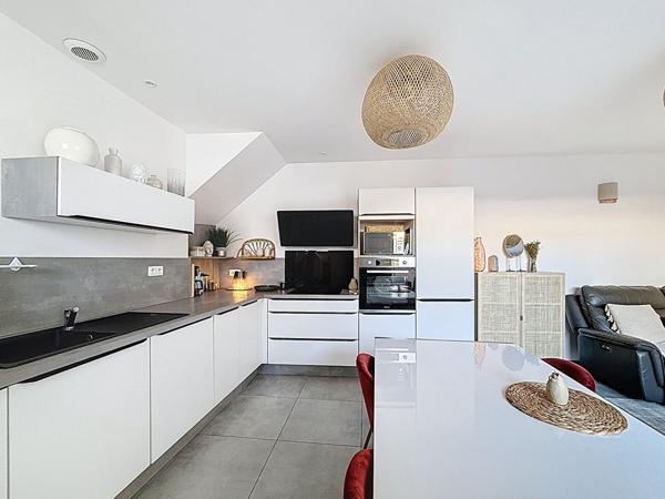 Maison Meximieux 4 pièce(s) 82 m2, cuisine meublée équipée, 3 chambres, Terrasse