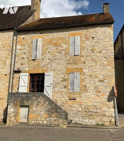 A VENDRE : Maison de village en pierre, idéalement située proche des commerces et à quelques ki...