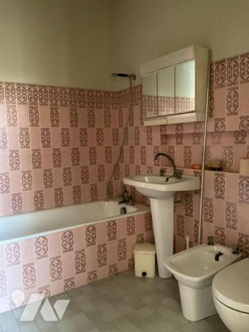 A VENDRE : Maison de village en pierre, idéalement située proche des commerces et à quelques ki...