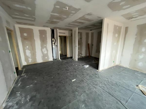 Immeuble à achever centre ville SAINT JEAN D'ANGELY (17)