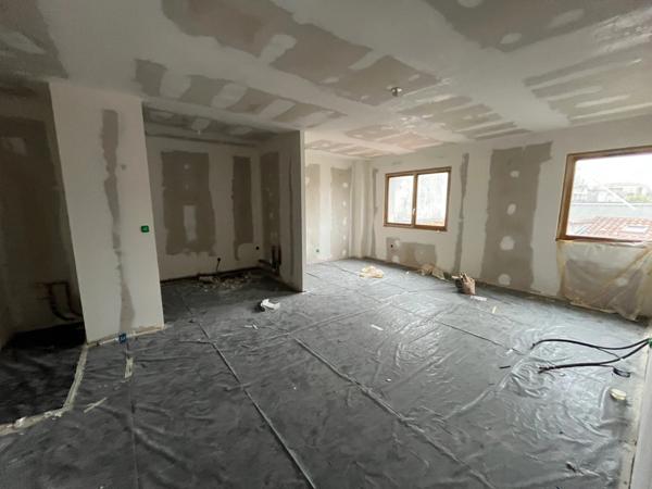 Immeuble à achever centre ville SAINT JEAN D'ANGELY (17)