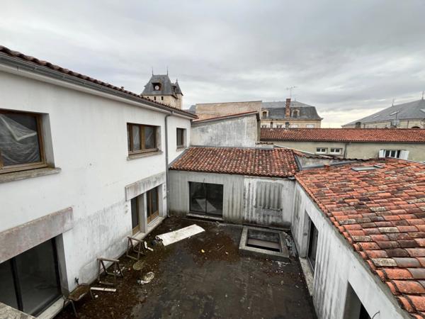 Immeuble à achever centre ville SAINT JEAN D'ANGELY (17)