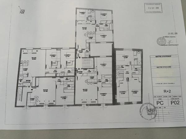 Immeuble à achever centre ville SAINT JEAN D'ANGELY (17)