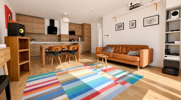 BEAU T3 lumineux avec balcon et place de parking privative en sous-sol