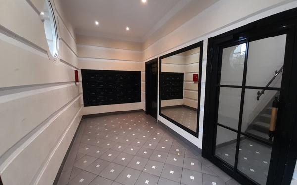 Appartement à vendre    1 pièce • 27 m2 Le Plessis-Robinson