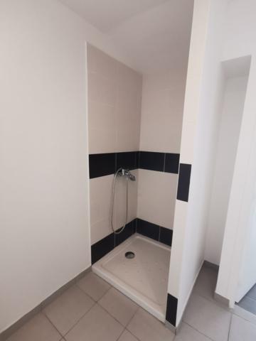 A LOUER LOCAL COMMERCIAL ET/OU PROFESSIONNEL A LA FLECHE