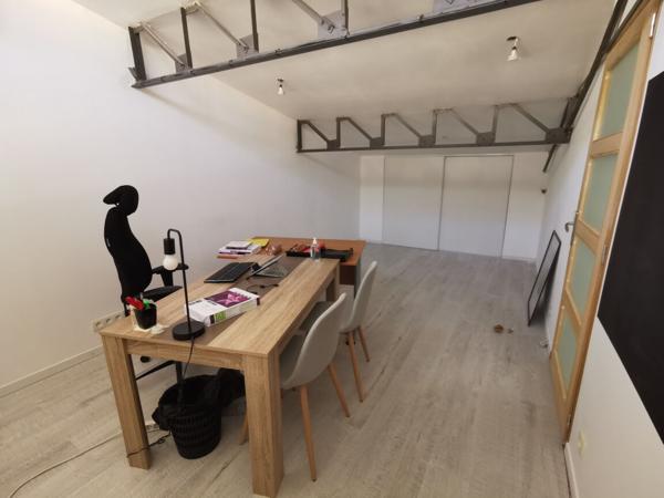 A LOUER LOCAL COMMERCIAL ET/OU PROFESSIONNEL A LA FLECHE