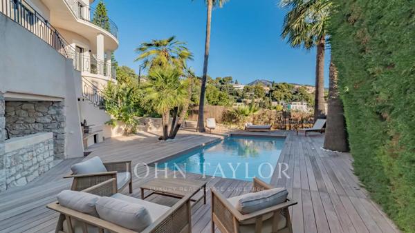 ROQUEBRUNE CAP MARTIN - 4 CHAMBRES - 1 DEPENDANCE - PISCINE - GARAGE