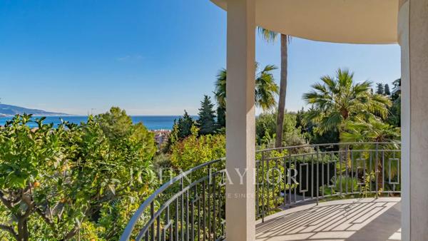 ROQUEBRUNE CAP MARTIN - 4 CHAMBRES - 1 DEPENDANCE - PISCINE - GARAGE