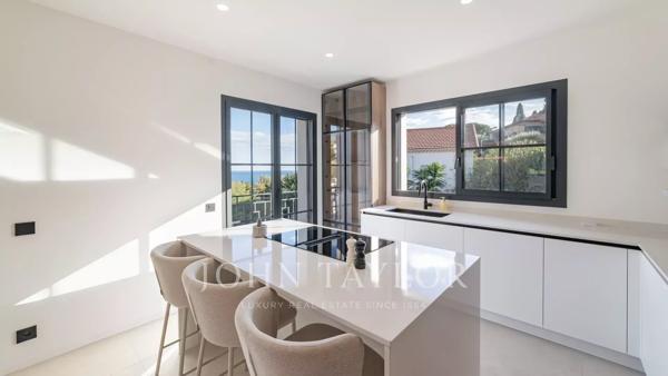 ROQUEBRUNE CAP MARTIN - 4 CHAMBRES - 1 DEPENDANCE - PISCINE - GARAGE
