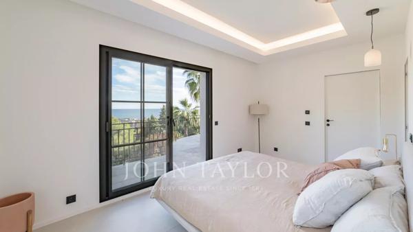 ROQUEBRUNE CAP MARTIN - 4 CHAMBRES - 1 DEPENDANCE - PISCINE - GARAGE