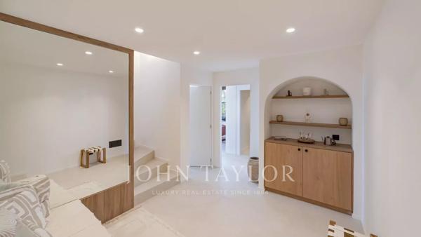 ROQUEBRUNE CAP MARTIN - 4 CHAMBRES - 1 DEPENDANCE - PISCINE - GARAGE