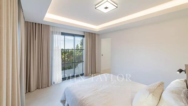 ROQUEBRUNE CAP MARTIN - 4 CHAMBRES - 1 DEPENDANCE - PISCINE - GARAGE