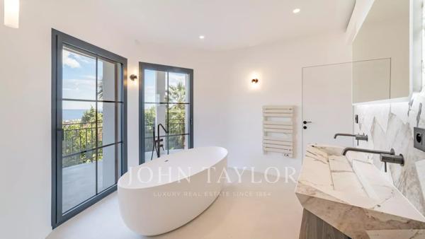 ROQUEBRUNE CAP MARTIN - 4 CHAMBRES - 1 DEPENDANCE - PISCINE - GARAGE