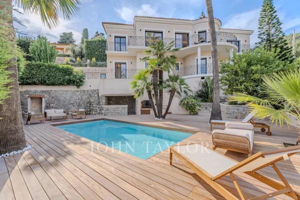ROQUEBRUNE CAP MARTIN - 4 CHAMBRES - 1 DEPENDANCE - PISCINE - GARAGE