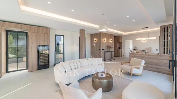 ROQUEBRUNE CAP MARTIN - 4 CHAMBRES - 1 DEPENDANCE - PISCINE - GARAGE