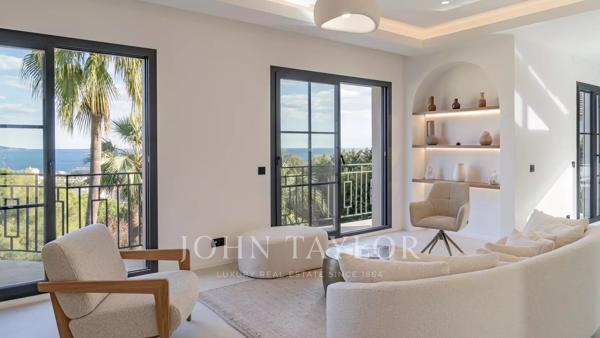 ROQUEBRUNE CAP MARTIN - 4 CHAMBRES - 1 DEPENDANCE - PISCINE - GARAGE