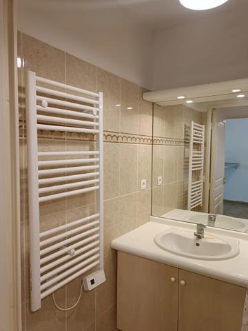 Dpt Bouches du Rhône (13), à louer MARSEILLE 11EME ARRONDISSEMENT appartement T2 de 36,09 m² avec terrasse