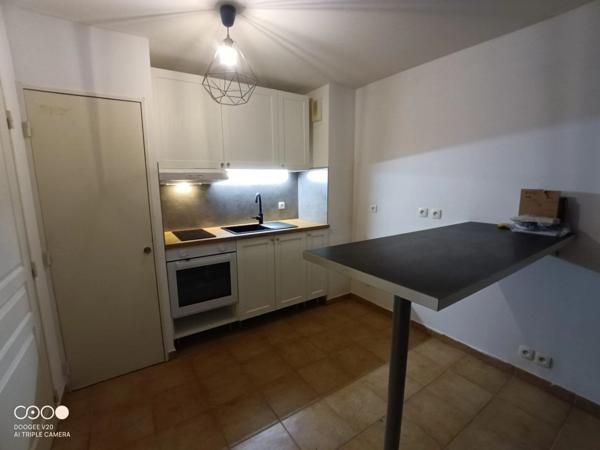 Dpt Bouches du Rhône (13), à louer MARSEILLE 11EME ARRONDISSEMENT appartement T2 de 36,09 m² avec terrasse