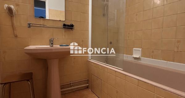 Location Appartement meublé 2 pièces 47.4 m² - Châteaulin 29150