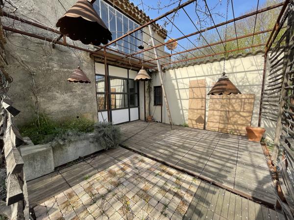 Poussan (34560) Propriété de 420 m2 habitable sur 2000 m2 de terrain au coeur de la ville de Poussan.