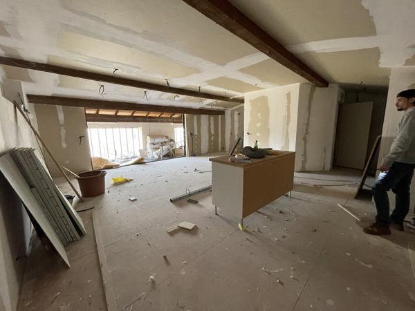 Poussan (34560) Propriété de 420 m2 habitable sur 2000 m2 de terrain au coeur de la ville de Poussan.