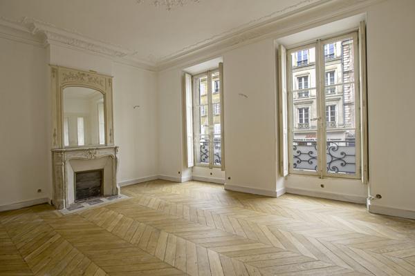 Versailles Notre-Dame Paroisse - Appartement 5 pièces 132 m² carrez situé au 1er étage avec cave et accès à un jardin collectif 1 215 000 € **  - Référence  28222